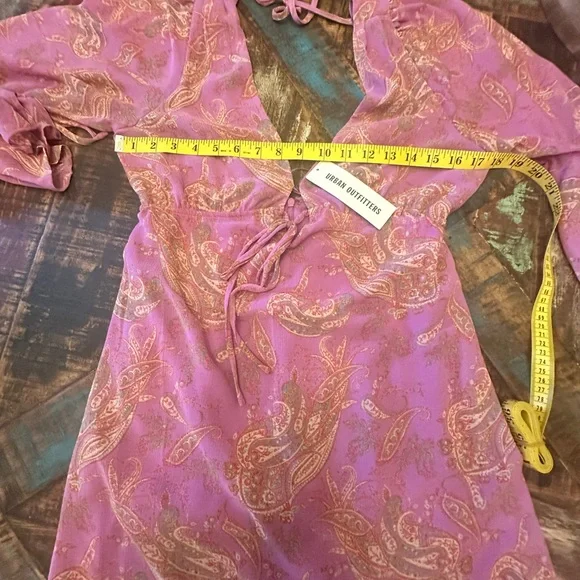 Urban Outfitters Mini Dress Pink Paisley Medium VNeck KeyHole back NWT. Boho - Picture 8 of 11